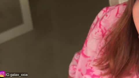 Snapshot of miss_galaxxia chatting on February 2025 01:56:01 AM  Elisabeth  IG galax xxia       online show from February 2025 01:56:01 AM