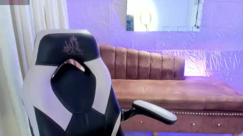 Isabella online show from April 2026 08:57:02 PM