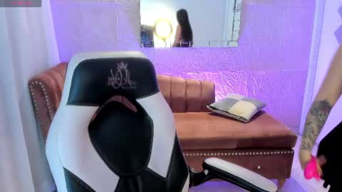 Isabella online show from June 2026 01:01:02 PM