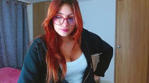 Snapshot of miss_issaa chatting on January 2025 09:33:02 AM Isabella online show from January 2025 09:33:02 AM