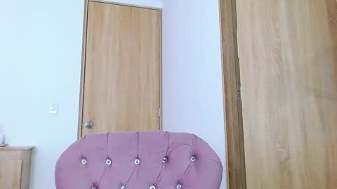 Snapshot of miss_issaa chatting on February 2025 11:32:01 AM Isabella online show from February 2025 11:32:01 AM