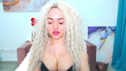 Snapshot of miss_kiten chatting on February 2025 11:09:01 PM miss_kiten online show from February 2025 11:09:01 PM