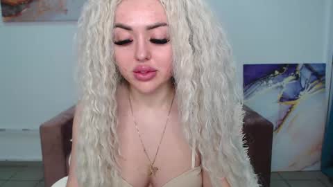 Snapshot of miss_kiten chatting on March 2025 12:37:02 PM miss_kiten online show from March 2025 12:37:02 PM