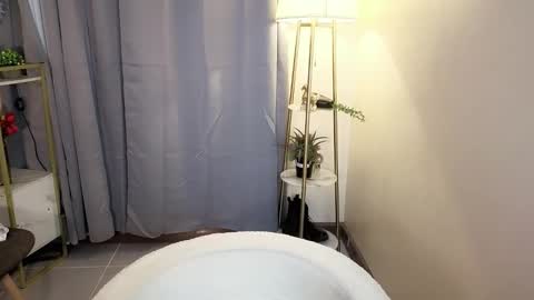 miss_kyrstyn online show from April 2026 08:44:02 PM
