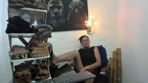 Snapshot of miss_lucero1 chatting on February 2025 05:01:01 AM lucero online show from February 2025 05:01:01 AM