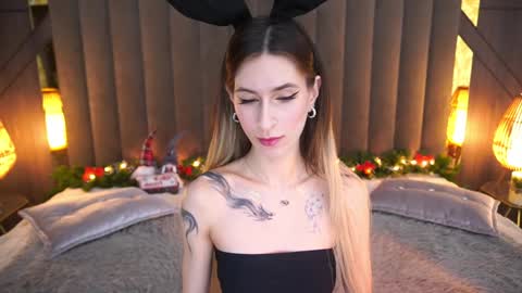 Snapshot of miss_martini chatting on December 2024 07:15:02 AM online show from December 2024 07:15:02 AM