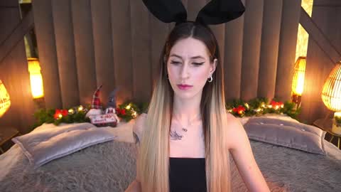 Snapshot of miss_martini chatting on December 2024 10:21:01 AM online show from December 2024 10:21:01 AM