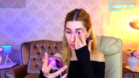 Snapshot of miss_martini chatting on November 2025 06:37:02 AM online show from November 2025 06:37:02 AM