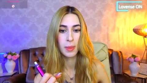 Snapshot of miss_martini chatting on November 2025 07:08:02 AM online show from November 2025 07:08:02 AM