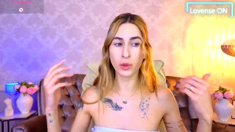 Snapshot of miss_martini chatting on November 2025 06:55:01 AM online show from November 2025 06:55:01 AM