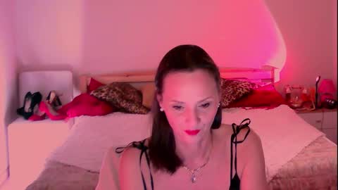 Snapshot of miss_mimys chatting on January 2025 10:18:01 PM Nicol online show from January 2025 10:18:01 PM