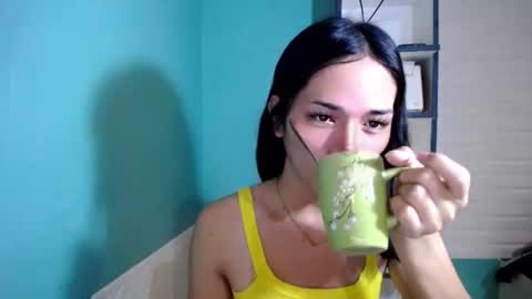 Snapshot of miss_rona_xoxo chatting on April 2026 01:05:02 AM Rona online show from April 2026 01:05:02 AM