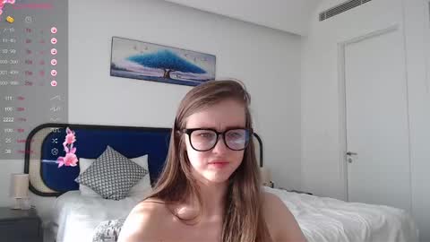 Bella online show from February 2025 09:00:02 AM