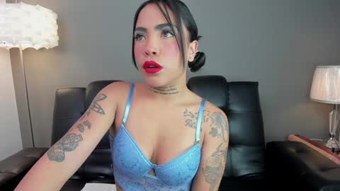 Snapshot of miss_vaiolette chatting on December 2024 11:07:02 AM Vaiolette online show from December 2024 11:07:02 AM