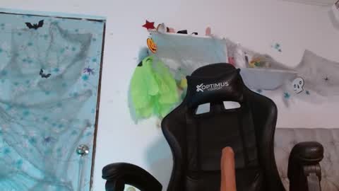 Snapshot of miss_valery2 chatting on October 2025 12:58:01 AM hanna online show from October 2025 12:58:01 AM