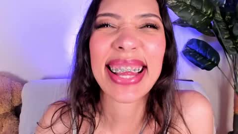 Miss Veronica online show from May 2026 01:30:01 PM