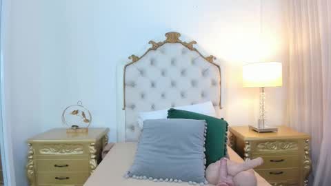 Snapshot of miss_vivienne chatting on December 2025 03:05:01 AM miss vivienne online show from December 2025 03:05:01 AM