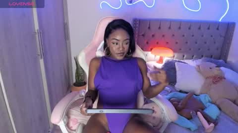 Snapshot of miss_west chatting on February 2025 07:18:01 AM Tay Tay Independent Model online show from February 2025 07:18:01 AM