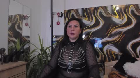 Snapshot of missaidadevine chatting on October 2025 07:43:01 PM Miss Aida Devine online show from October 2025 07:43:01 PM