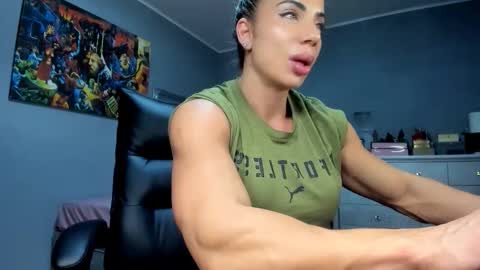 Snapshot of missale chatting on October 2025 05:11:01 PM Alesyamuscledoll online show from October 2025 05:11:01 PM