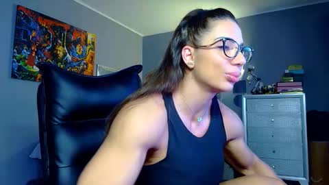 Alesyamuscledoll online show from May 2026 06:59:01 PM