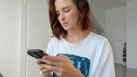 Alexandra Thorn online show from March 2026 10:29:02 AM