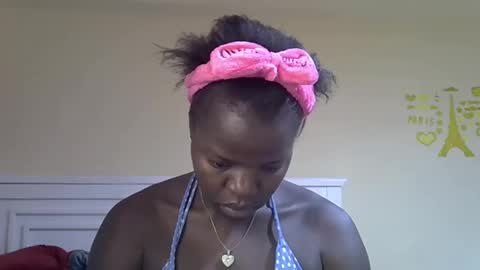 Snapshot of misscandy352_ chatting on April 2026 01:44:01 AM misscandy352_ online show from April 2026 01:44:01 AM