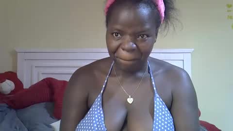 Snapshot of misscandy352_ chatting on April 2026 02:22:02 PM misscandy352_ online show from April 2026 02:22:02 PM