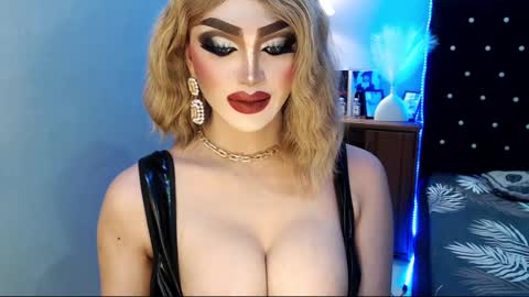 Snapshot of misschannel4sub chatting on January 2025 12:07:01 AM PRIESTESS CHANNEL online show from January 2025 12:07:01 AM