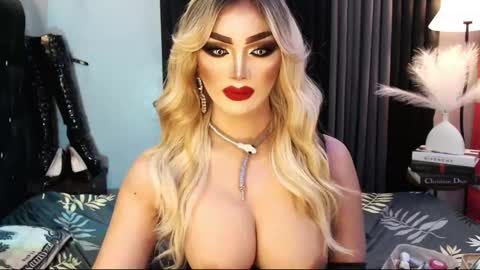 Snapshot of misschannel4sub chatting on February 2025 01:21:02 AM PRIESTESS CHANNEL online show from February 2025 01:21:02 AM