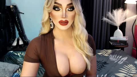 Snapshot of misschannel4sub chatting on March 2025 06:16:02 AM PRIESTESS CHANNEL online show from March 2025 06:16:02 AM