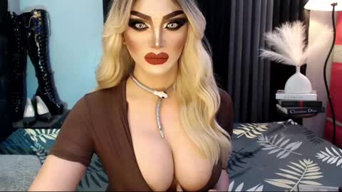 Snapshot of misschannel4sub chatting on March 2025 04:54:02 AM PRIESTESS CHANNEL online show from March 2025 04:54:02 AM