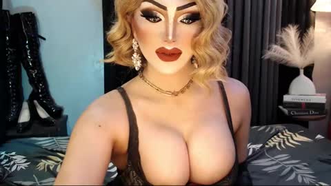 Snapshot of misschannel4sub chatting on September 2025 01:17:01 AM PRIESTESS CHANNEL online show from September 2025 01:17:01 AM