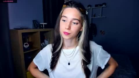 Snapshot of misschaotic_ chatting on September 2025 07:09:02 AM Shelley online show from September 2025 07:09:02 AM