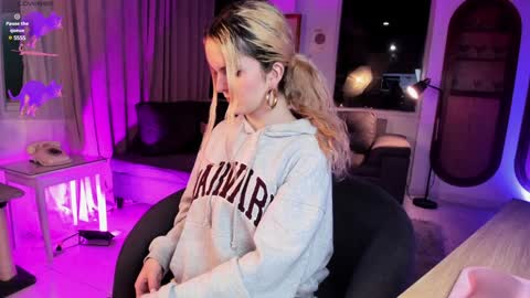 Chloe freelance model Please your thumbs up are important  online show from January 2025 11:55:01 PM