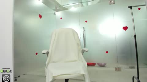 Snapshot of missdominna chatting on March 2026 05:44:01 AM Miss Domina online show from March 2026 05:44:01 AM