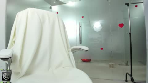 Snapshot of missdominna chatting on March 2026 04:07:02 AM Miss Domina online show from March 2026 04:07:02 AM