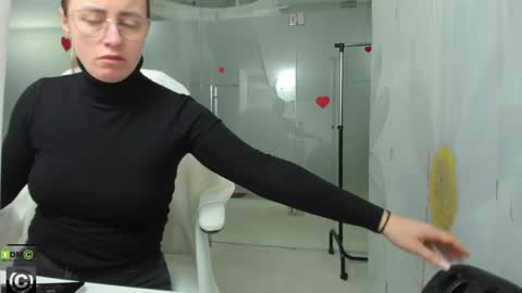 Snapshot of missdominna chatting on March 2026 02:46:01 AM Miss Domina online show from March 2026 02:46:01 AM