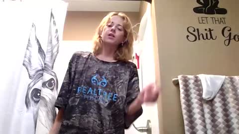 MissEeva online show from September 2025 04:30:01 PM