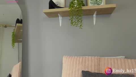 Snapshot of missemily_11 chatting on October 2025 10:05:01 AM Yuliana online show from October 2025 10:05:01 AM