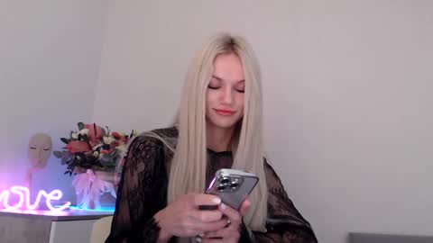 Snapshot of missemma1111 chatting on December 2024 08:51:02 PM EMMA online show from December 2024 08:51:02 PM