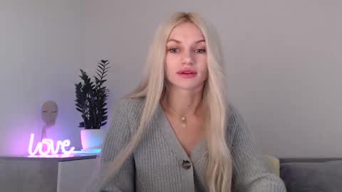 Snapshot of missemma1111 chatting on December 2024 09:16:01 PM EMMA online show from December 2024 09:16:01 PM