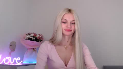 Snapshot of missemma1111 chatting on December 2024 10:23:01 PM EMMA online show from December 2024 10:23:01 PM