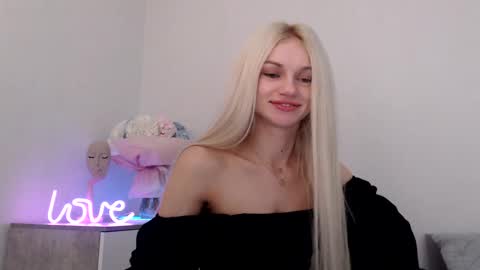 Snapshot of missemma1111 chatting on January 2025 09:44:02 PM EMMA online show from January 2025 09:44:02 PM