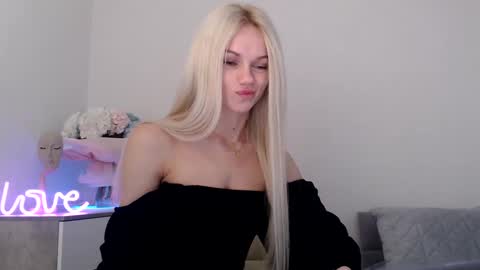 Snapshot of missemma1111 chatting on January 2025 12:46:01 AM EMMA online show from January 2025 12:46:01 AM