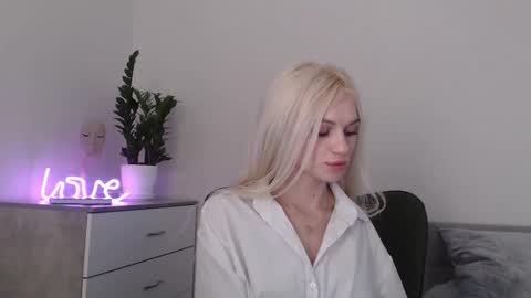 Snapshot of missemma1111 chatting on January 2025 08:42:01 PM EMMA online show from January 2025 08:42:01 PM