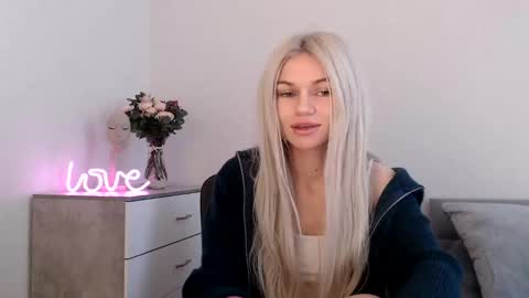 Snapshot of missemma1111 chatting on March 2025 05:59:02 AM EMMA online show from March 2025 05:59:02 AM