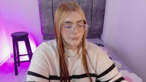 missevans_ online show from December 2025 09:38:01 AM