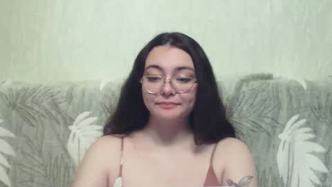 Snapshot of missis_mona chatting on December 2024 09:19:02 PM missis mona online show from December 2024 09:19:02 PM