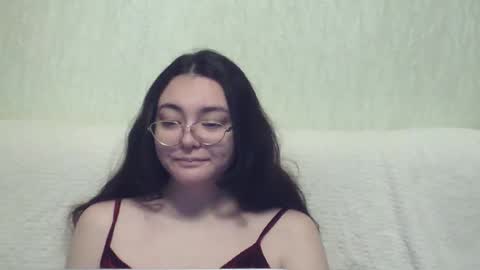 Snapshot of missis_mona chatting on December 2024 06:53:02 AM missis mona online show from December 2024 06:53:02 AM